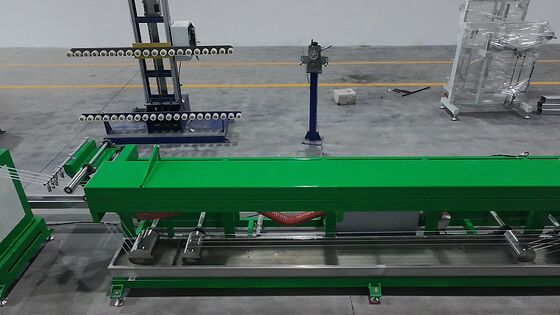 Glatte Oberflächenveredelung mit Spiegelchrom-Rollen in Polypropylen-Strappermaschine