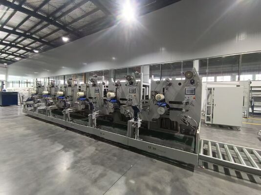 6 unabhängige Wickeleinheiten, abklappbar, Servobewegung mit 300 m/min – PP-Extrusionslinie